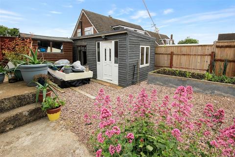 4 bedroom semi-detached house for sale, Shelley Road, Wellingborough NN8