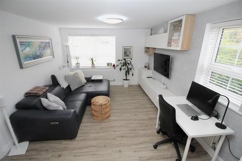 Flat 2, Rossiter Court, 18 - 20 Abraham Drive, Poole, BH15 4FU