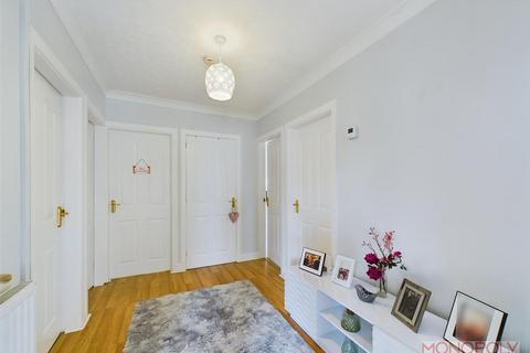 8 Cambridge Square, Wrexham, LL11 2YG