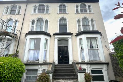 1 bedroom flat for sale, Overcliffe, Gravesend, DA11