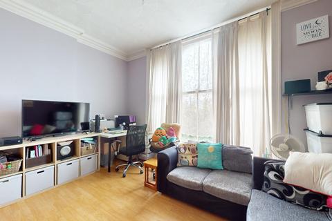 1 bedroom flat for sale, Overcliffe, Gravesend, DA11