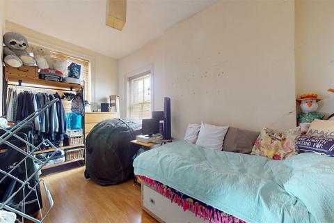 1 bedroom flat for sale, Overcliffe, Gravesend, DA11