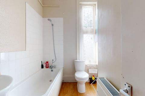 1 bedroom flat for sale, Overcliffe, Gravesend, DA11