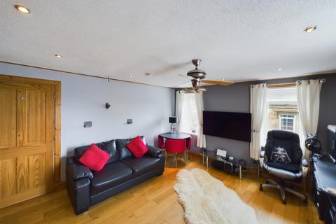 2 bedroom flat for sale, High Street, Fort William PH33
