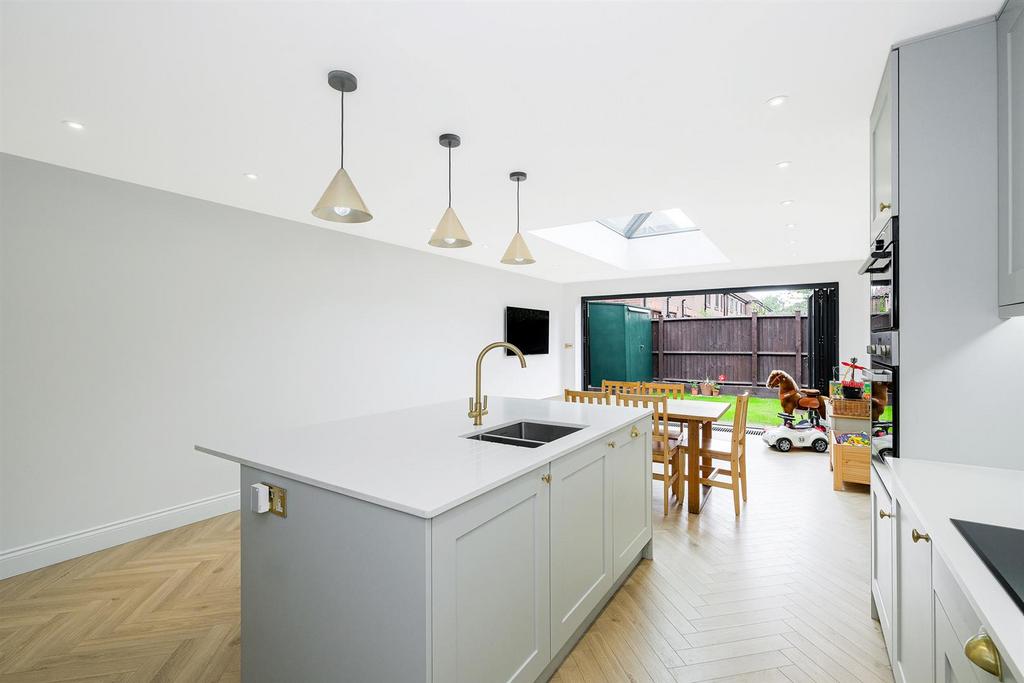 Elmcroft Avenue-9 rszd.jpg