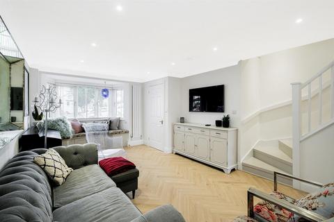 4 bedroom house to rent, Elmcroft Avenue, London