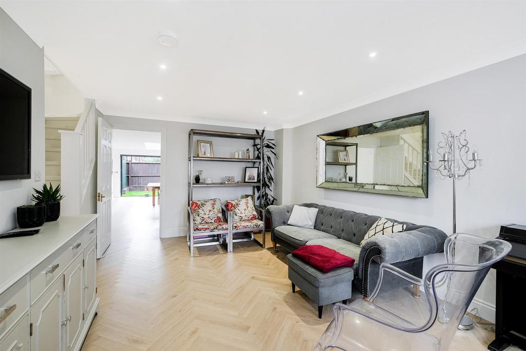 Elmcroft Avenue-3 rszd.jpg