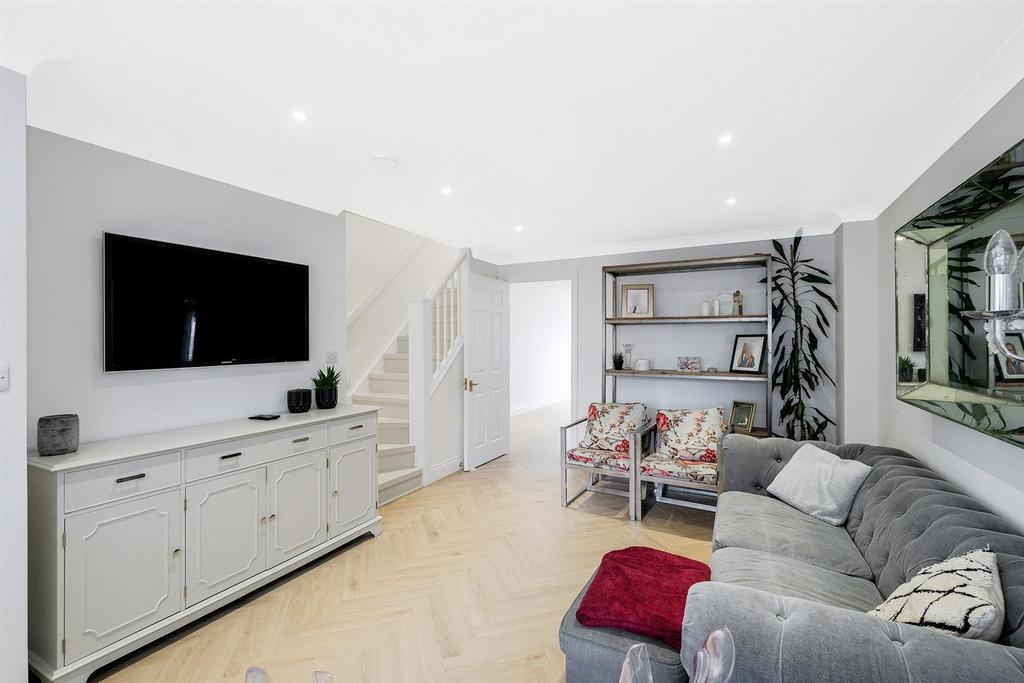 Elmcroft Avenue-4 rszd.jpg