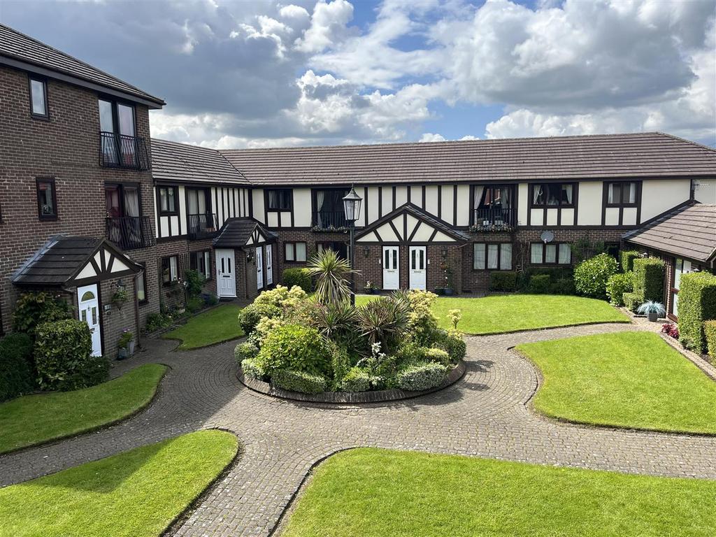 Flat 6, Tudor Court, Loring Road... 2 bed property to rent £700 pcm