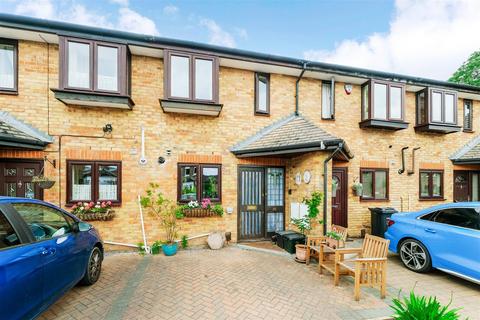 25 Voluntary Place, London, E11 2RP