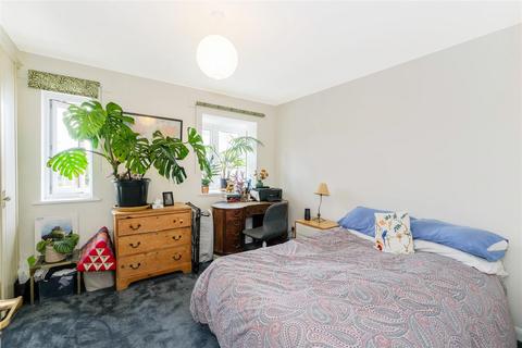 25 Voluntary Place, London, E11 2RP