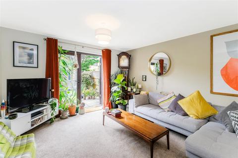 25 Voluntary Place, London, E11 2RP