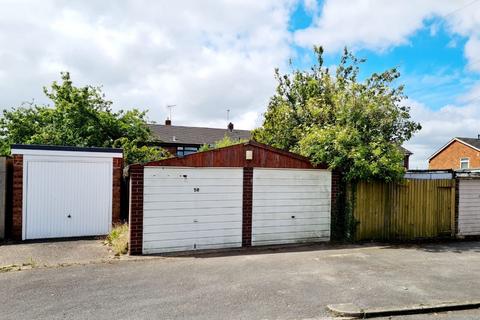 4 bedroom semi-detached house to rent, Woodhurst Road, Peterborough