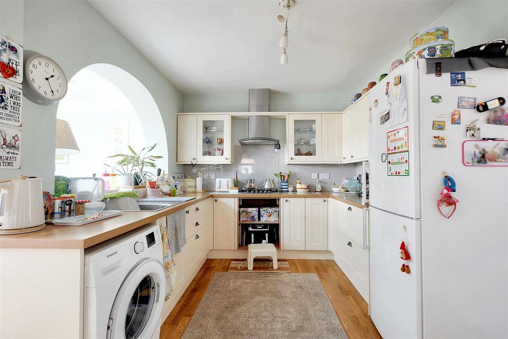 Kitchen 1.jpeg