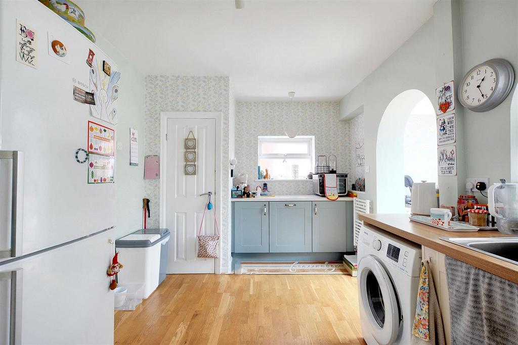 Kitchen 2.jpeg