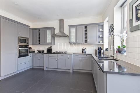 4 bedroom townhouse for sale, Brandesbury Square, Woodford Green, Essex