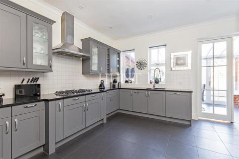 4 bedroom townhouse for sale, Brandesbury Square, Woodford Green, Essex