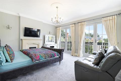 4 bedroom townhouse for sale, Brandesbury Square, Woodford Green, Essex