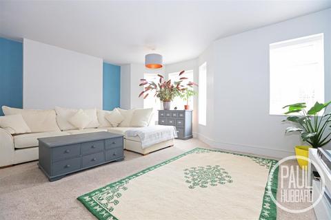 17 Beach Road, Lowestoft, NR32 1EA