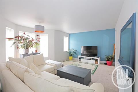 17 Beach Road, Lowestoft, NR32 1EA