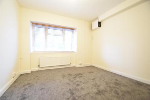 2 bedroom house to rent, Blundell Road, Edgware