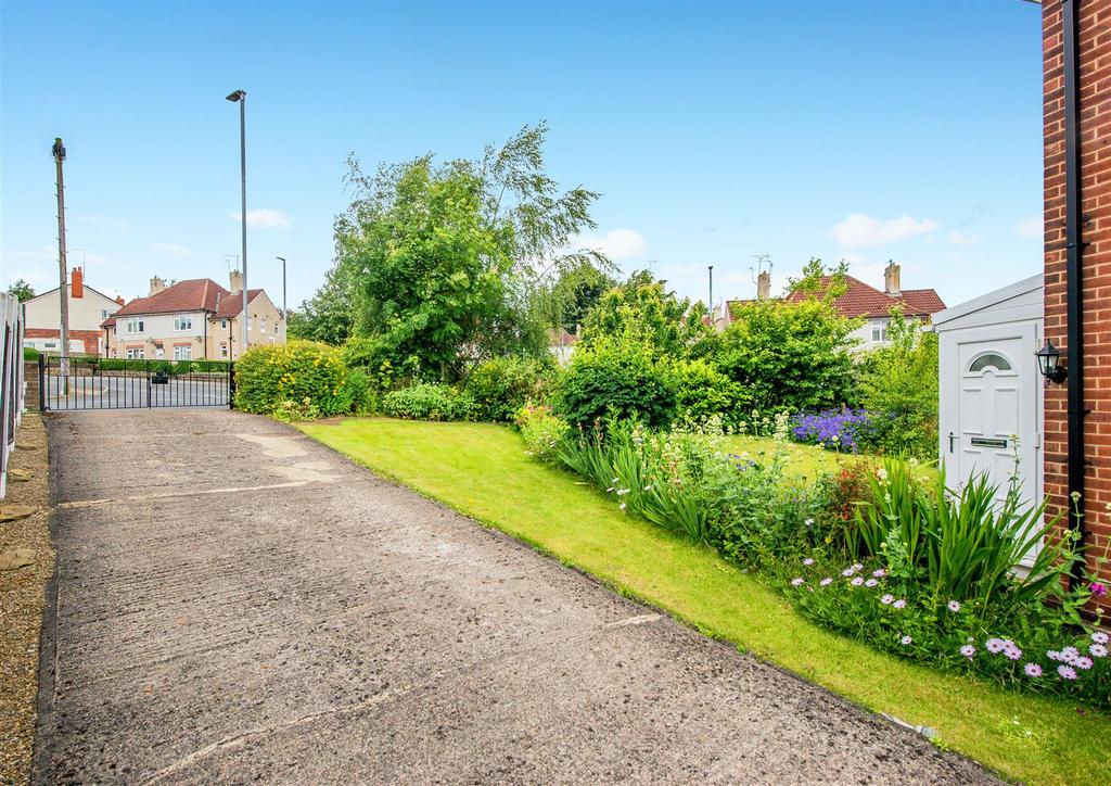 Large Driveway / Garage