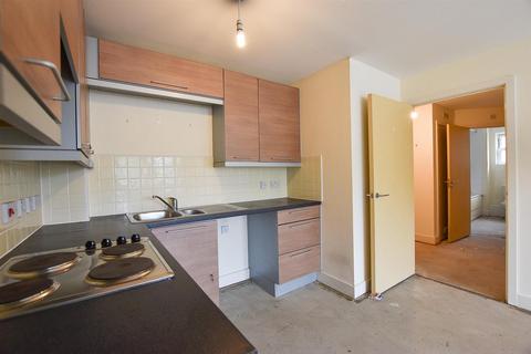 2 bedroom flat for sale, Sandlewood Court, Maidstone