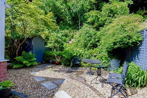 6 Benbow Close, Malvern, WR14 4JJ
