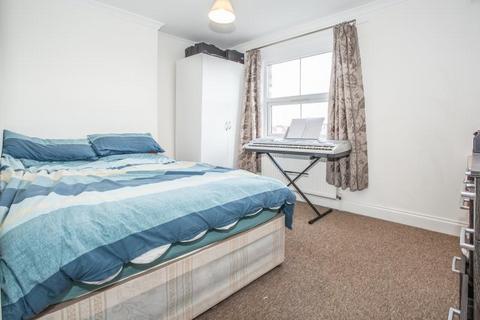2 bedroom flat to rent, Loftus Road, Shepherds Bush, London