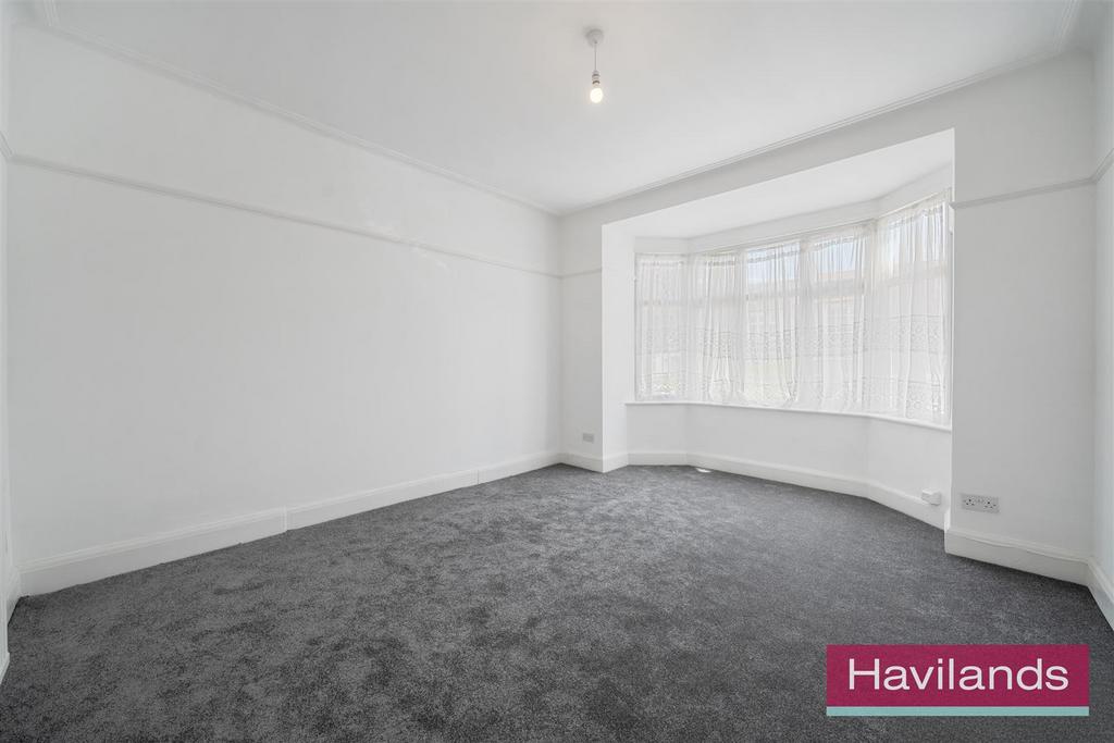 Faversham Avenue, Enfield 3 bed semidetached house £2,500 pcm (£577 pw)
