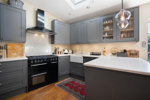 1 Buckland Crescent, Windsor, SL4 5JT