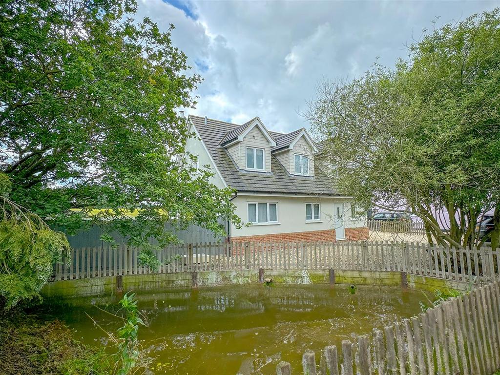 Elmswell Road, Wetherden 3 bed detached house to rent £1,800 pcm (£