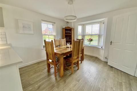 4 bedroom detached house for sale, Huntingdon Drive, Towcester