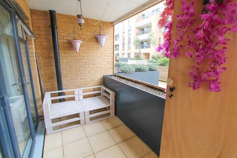 1 bedroom flat for sale, London Road, Wallington SM6