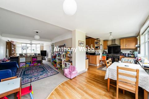 5 bedroom end of terrace house for sale, Munster Gardens, Palmers Green, N13