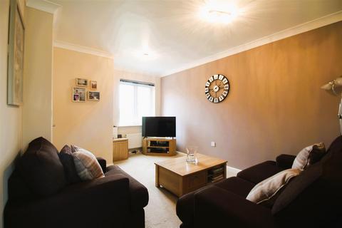 2 bedroom townhouse for sale, Bream Avenue, Cleckheaton BD19