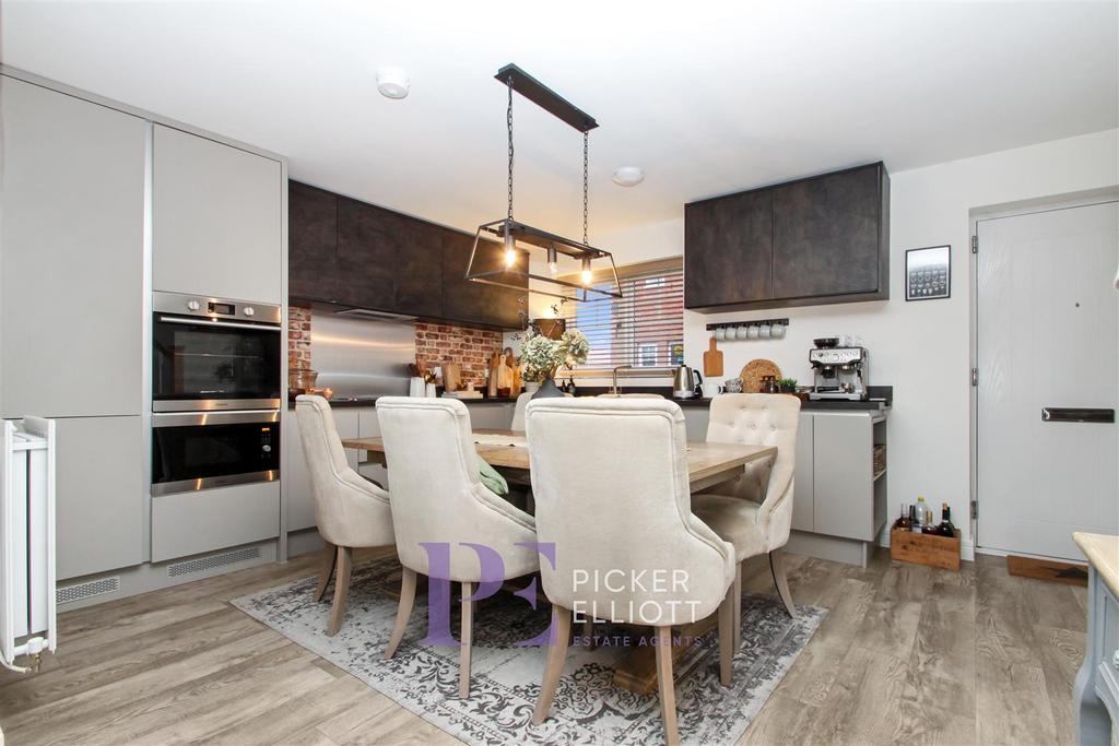 Kitchen/Dining Area