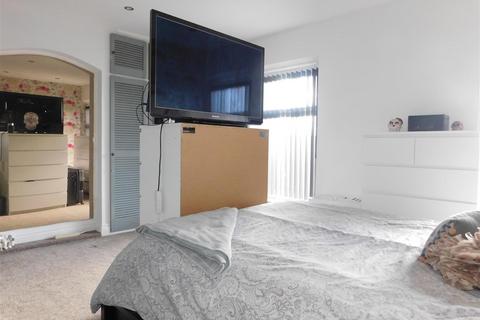 9 Berry Brow, Manchester, M40 1QR