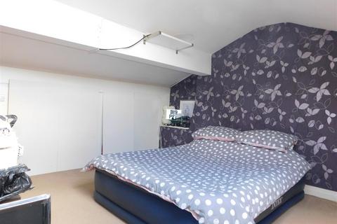 9 Berry Brow, Manchester, M40 1QR