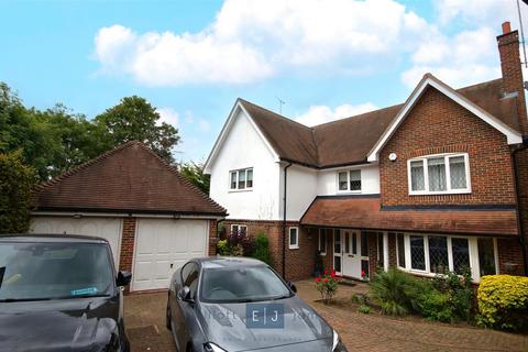 4 bedroom detached house for sale, Grovewood Place, Woodford Green IG8