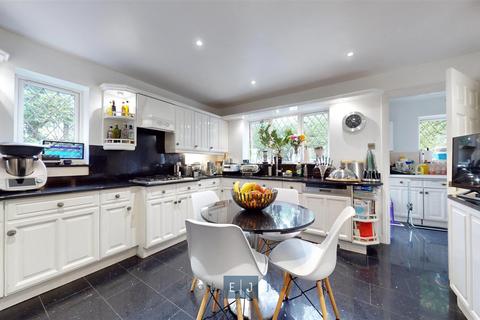 4 bedroom detached house for sale, Grovewood Place, Woodford Green IG8