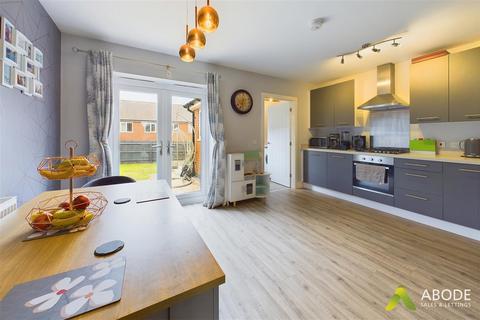11 Sampson Avenue, Bramshall, Uttoxeter, ST14 5FG