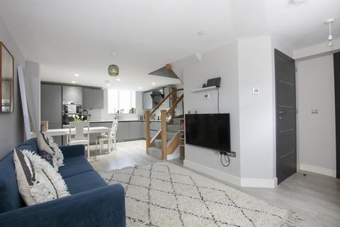 2 bedroom terraced house for sale, Consort Road, Nunhead, SE15