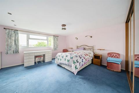 9 Birches Close, Crowborough, TN6 2UP