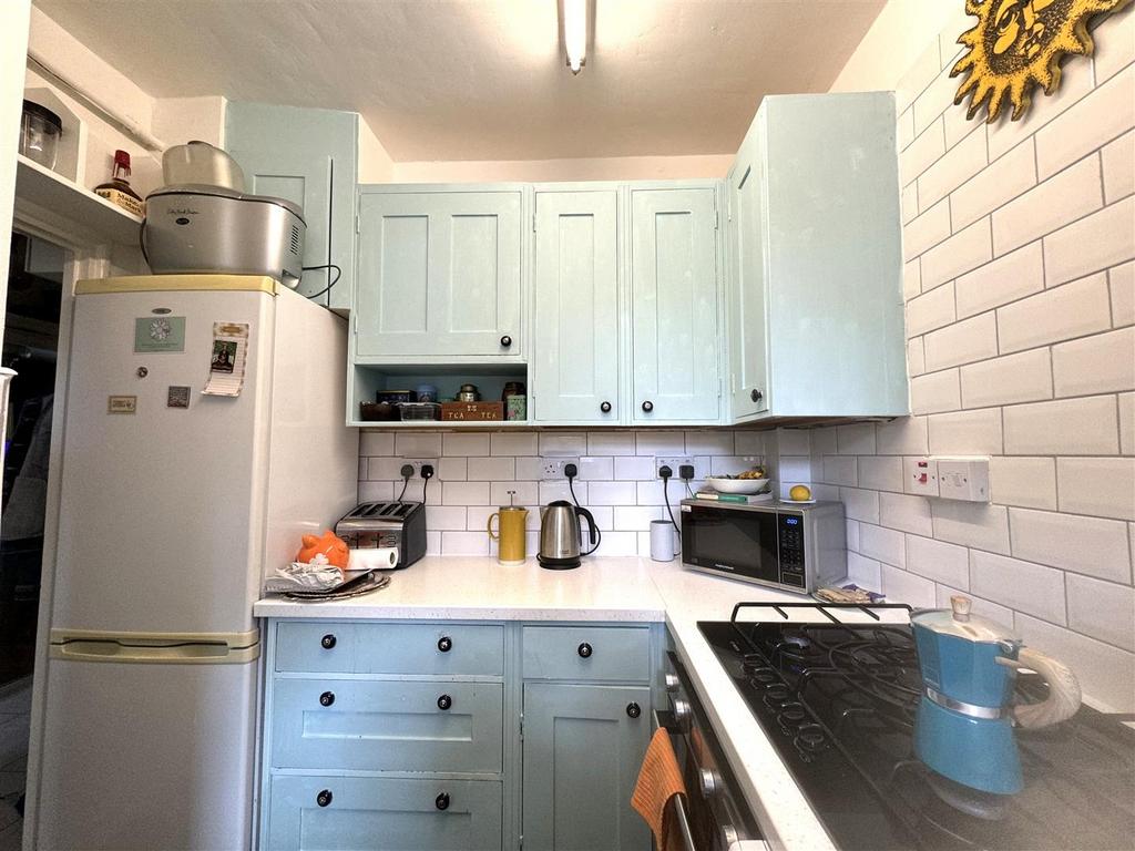 Kitchen 2.jpg
