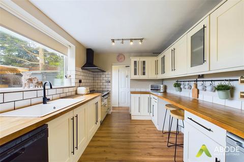 4 bedroom detached house for sale, Sunnyside Road, Uttoxeter ST14