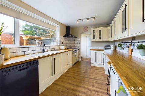 4 bedroom detached house for sale, Sunnyside Road, Uttoxeter ST14