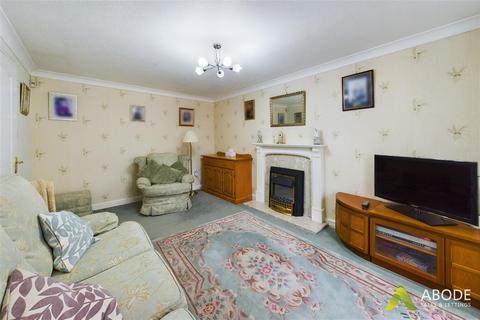 15 Robin Close, Uttoxeter, ST14 8TP