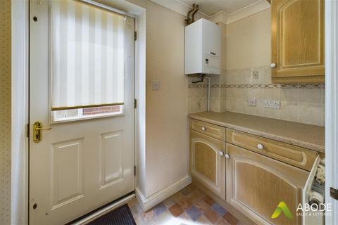 15 Robin Close, Uttoxeter, ST14 8TP