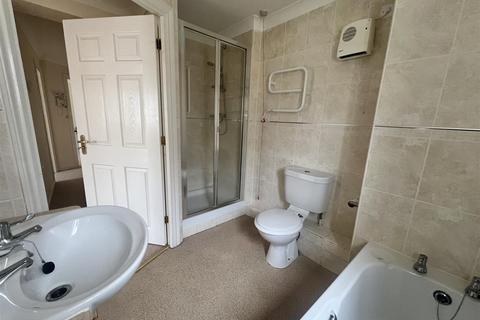 2 bedroom retirement property for sale, Pantygwydr Court, Sketty Road, Swansea